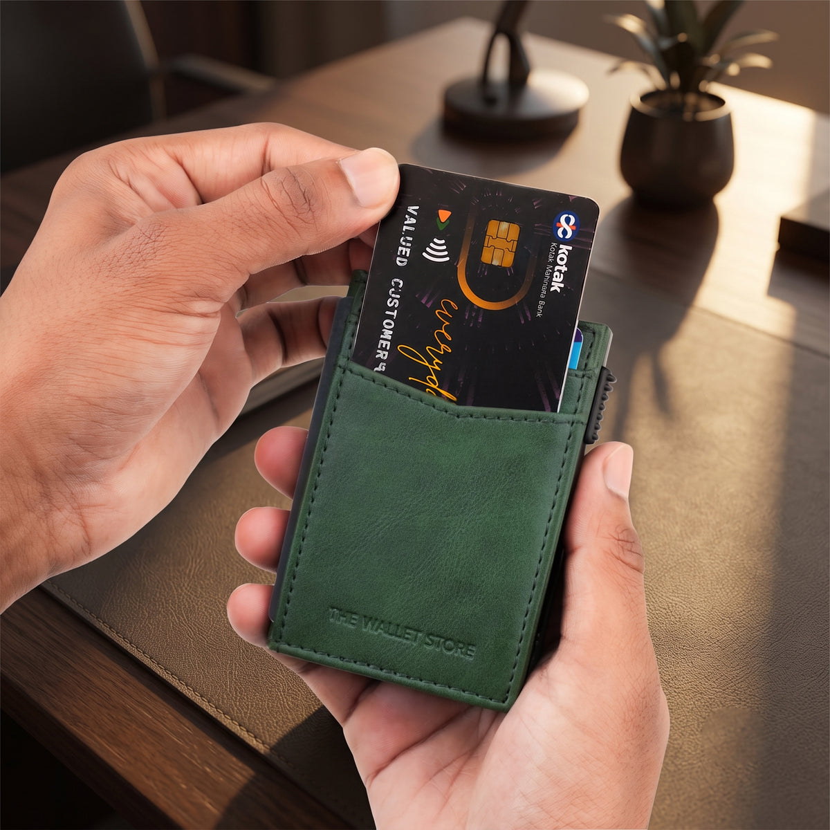 Aero Vault 2.0 RFID Protected Pop-Up Cardholder - Green