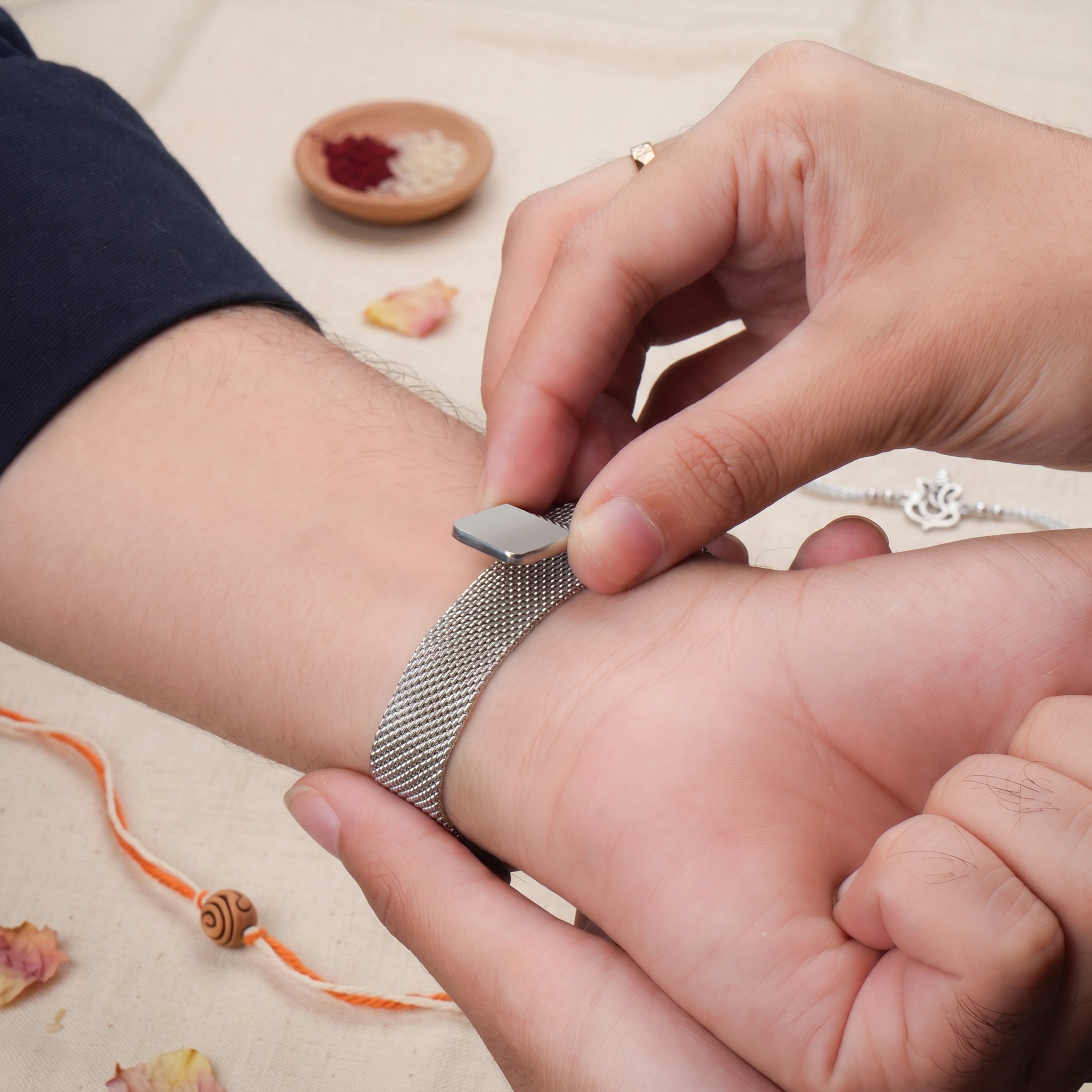 Shahi Bandhan Personalized Bracelet Rakhi With Gift Box