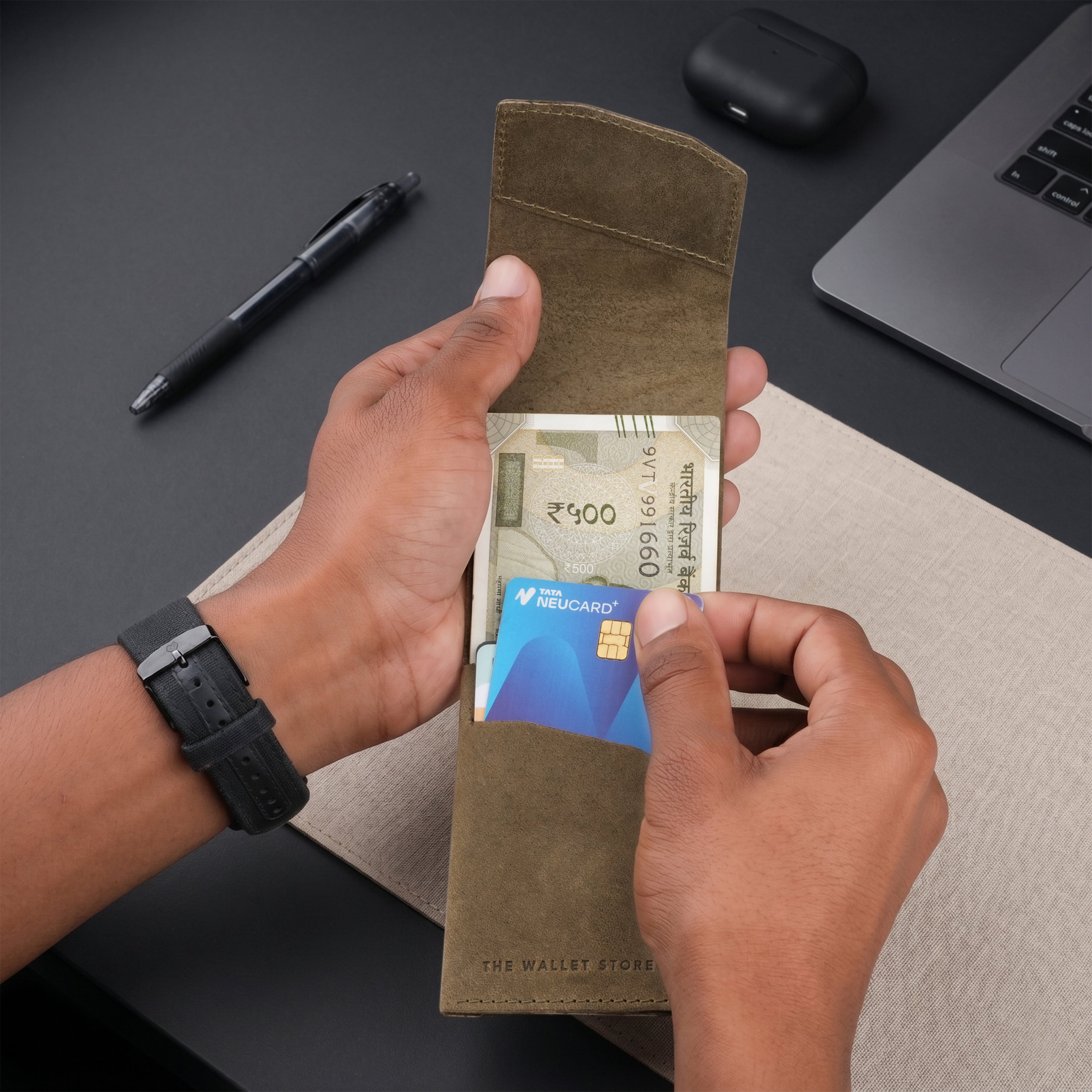 Flip Genuine Leather Wallet With Magnetic Closure - Green