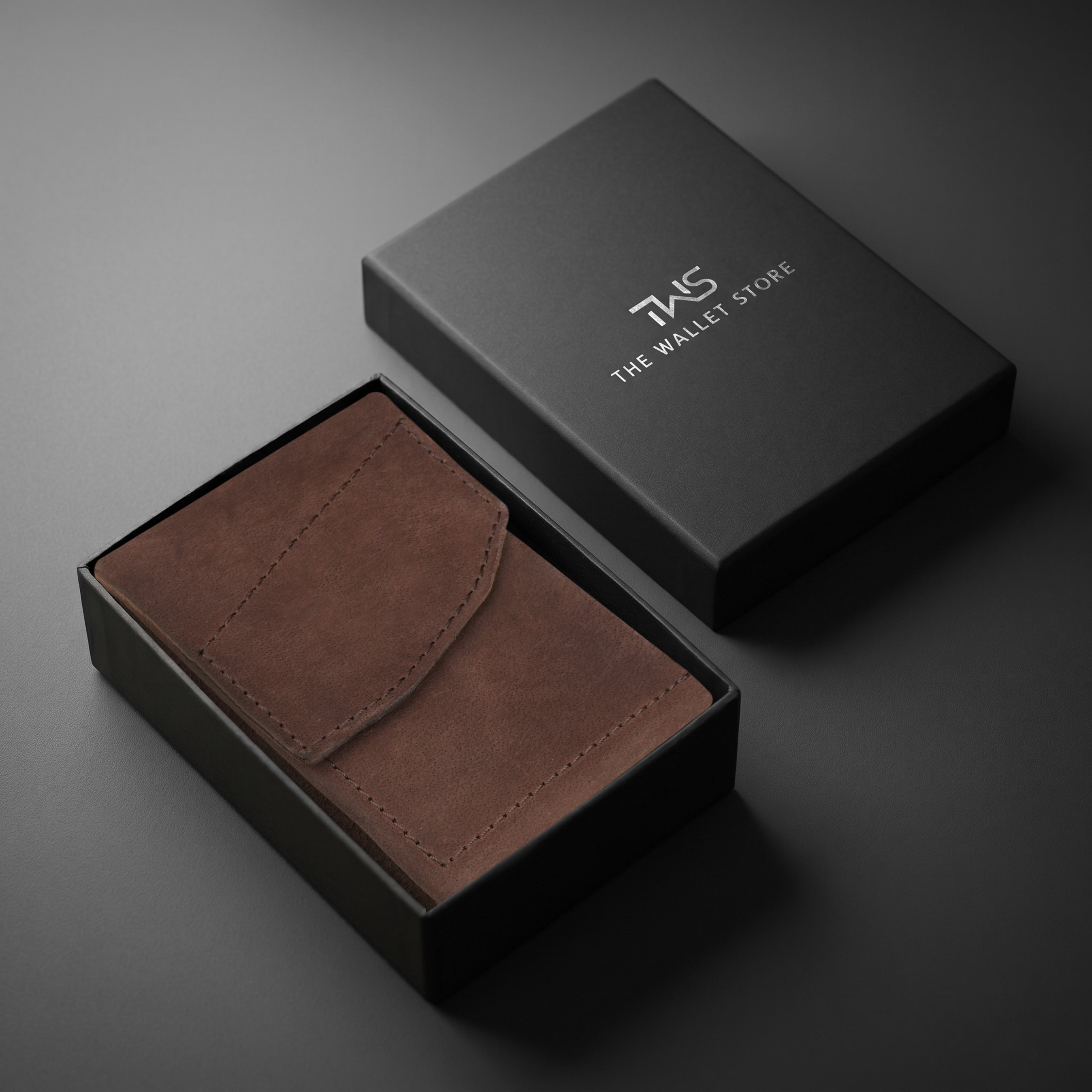 Flip Genuine Leather Wallet With Magnetic Closure - Brown