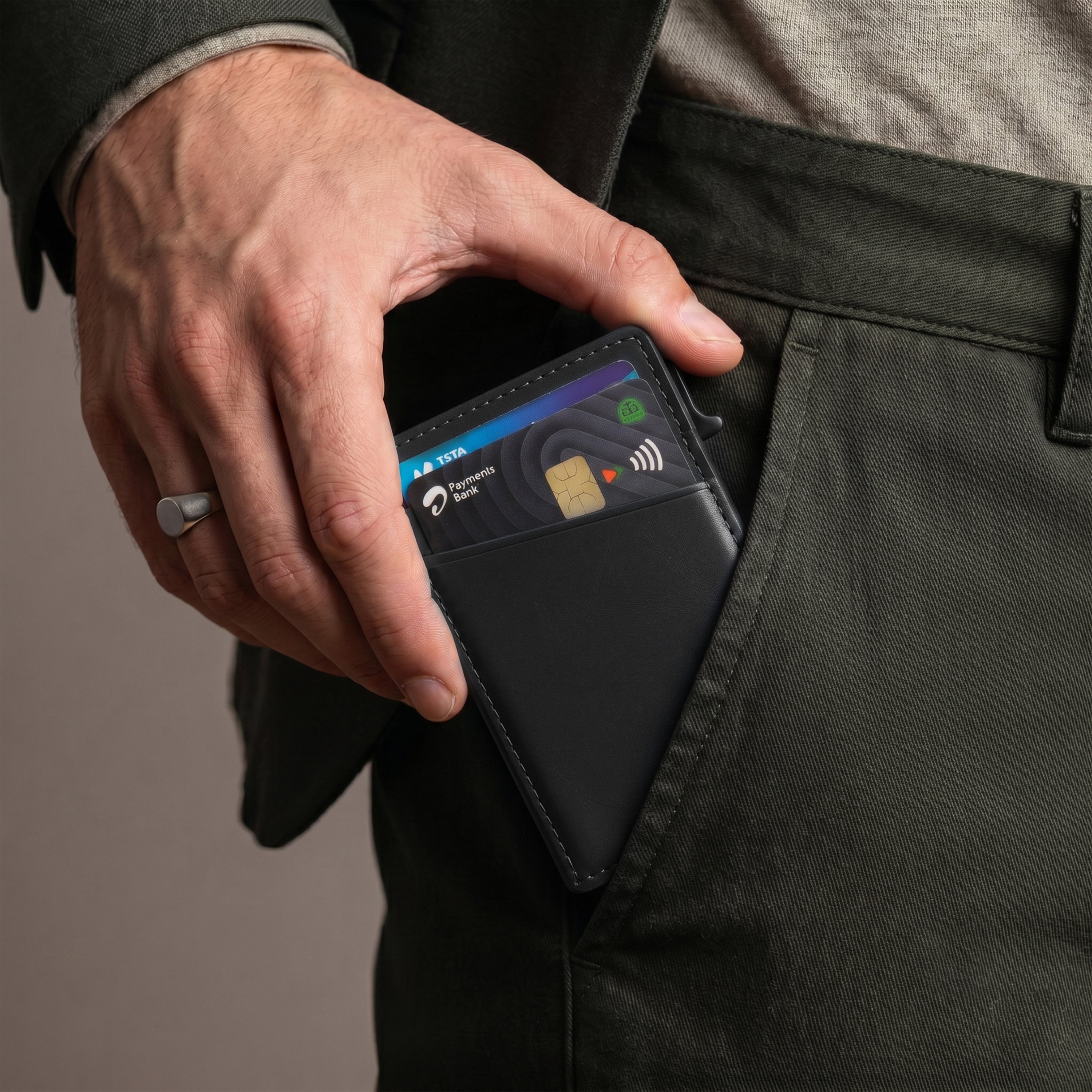 Aero Vault RFID Protected Pop-Up Cardholder - Black