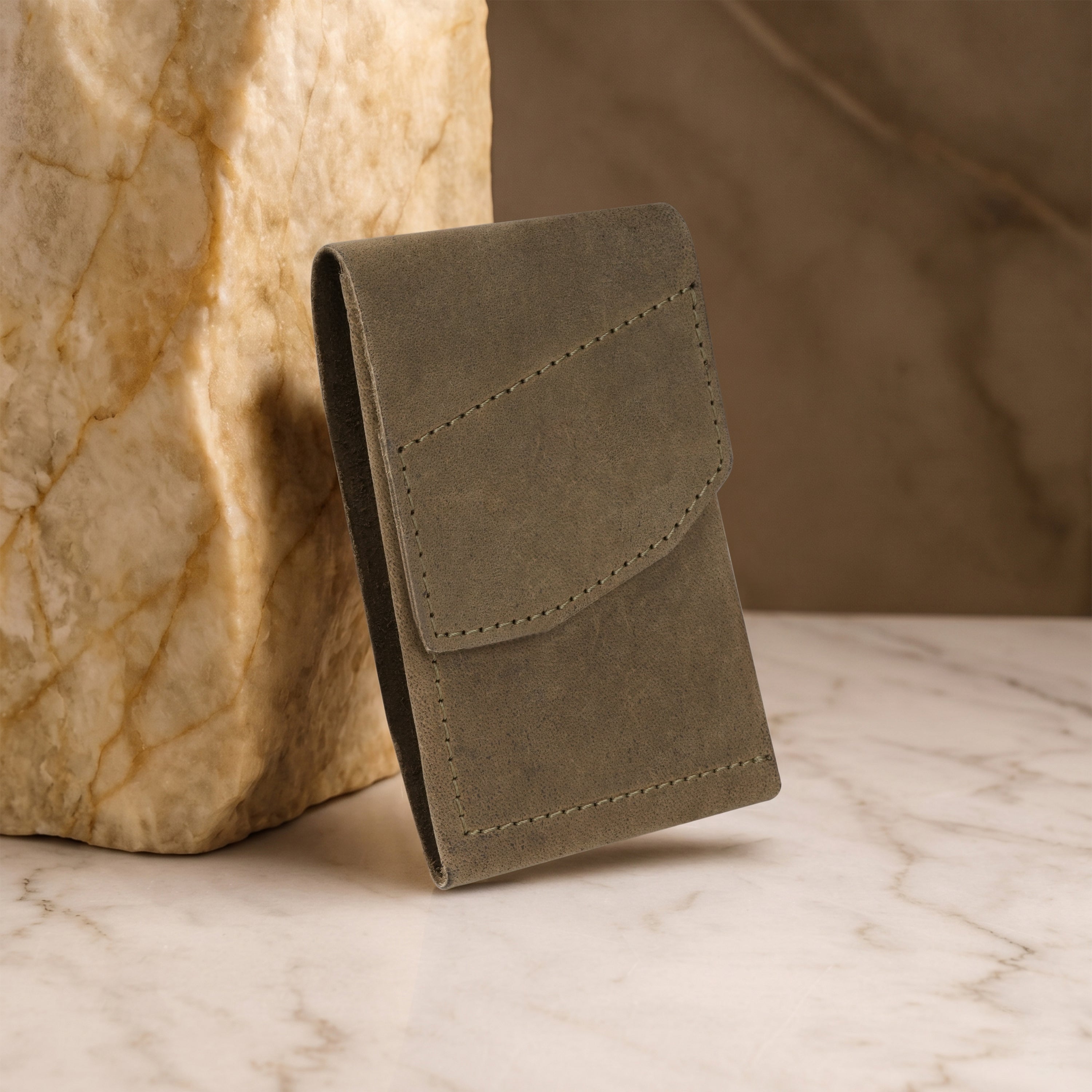 Flip Genuine Leather Wallet With Magnetic Closure - Green