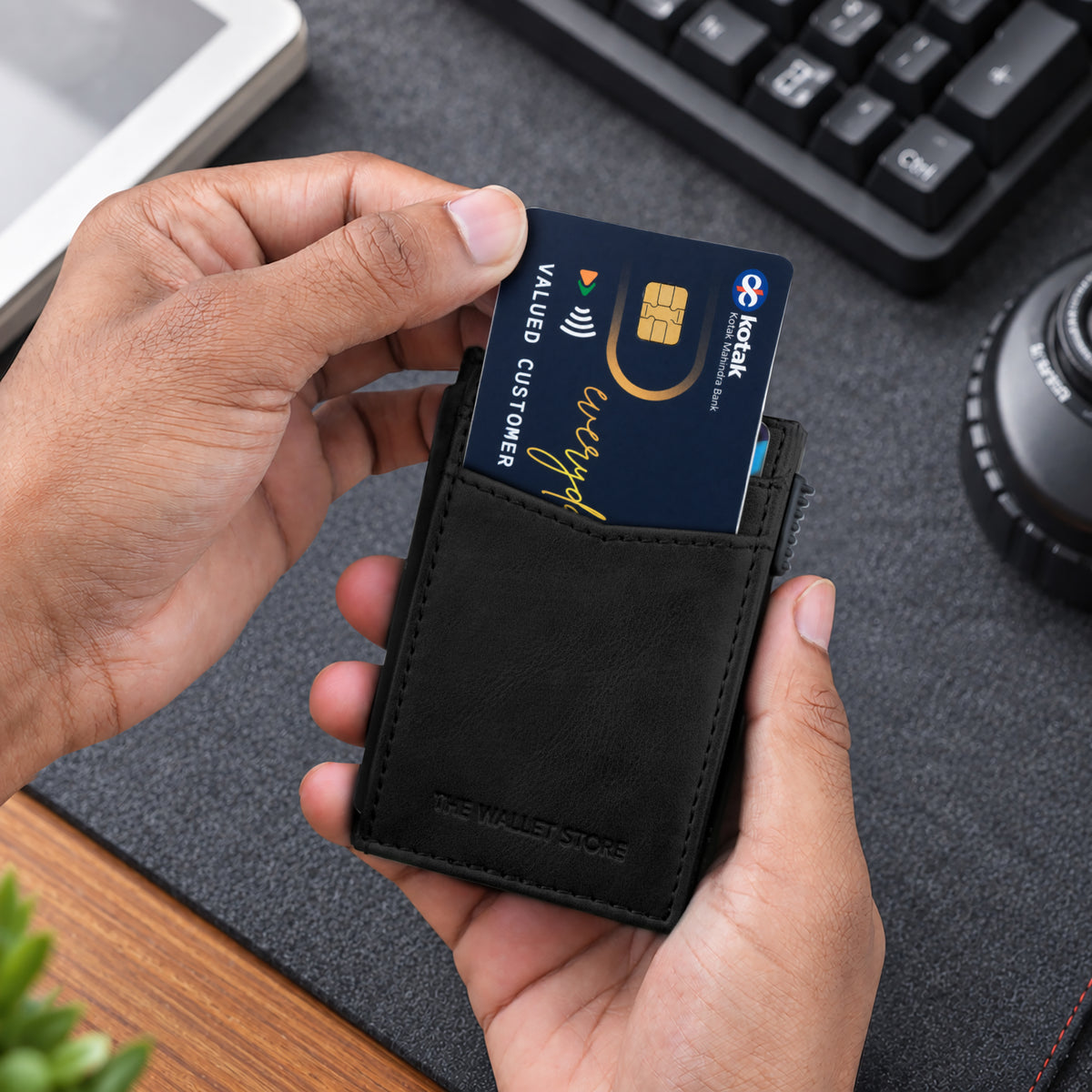 Aero Vault 2.0 RFID Protected Pop-Up Cardholder - Black