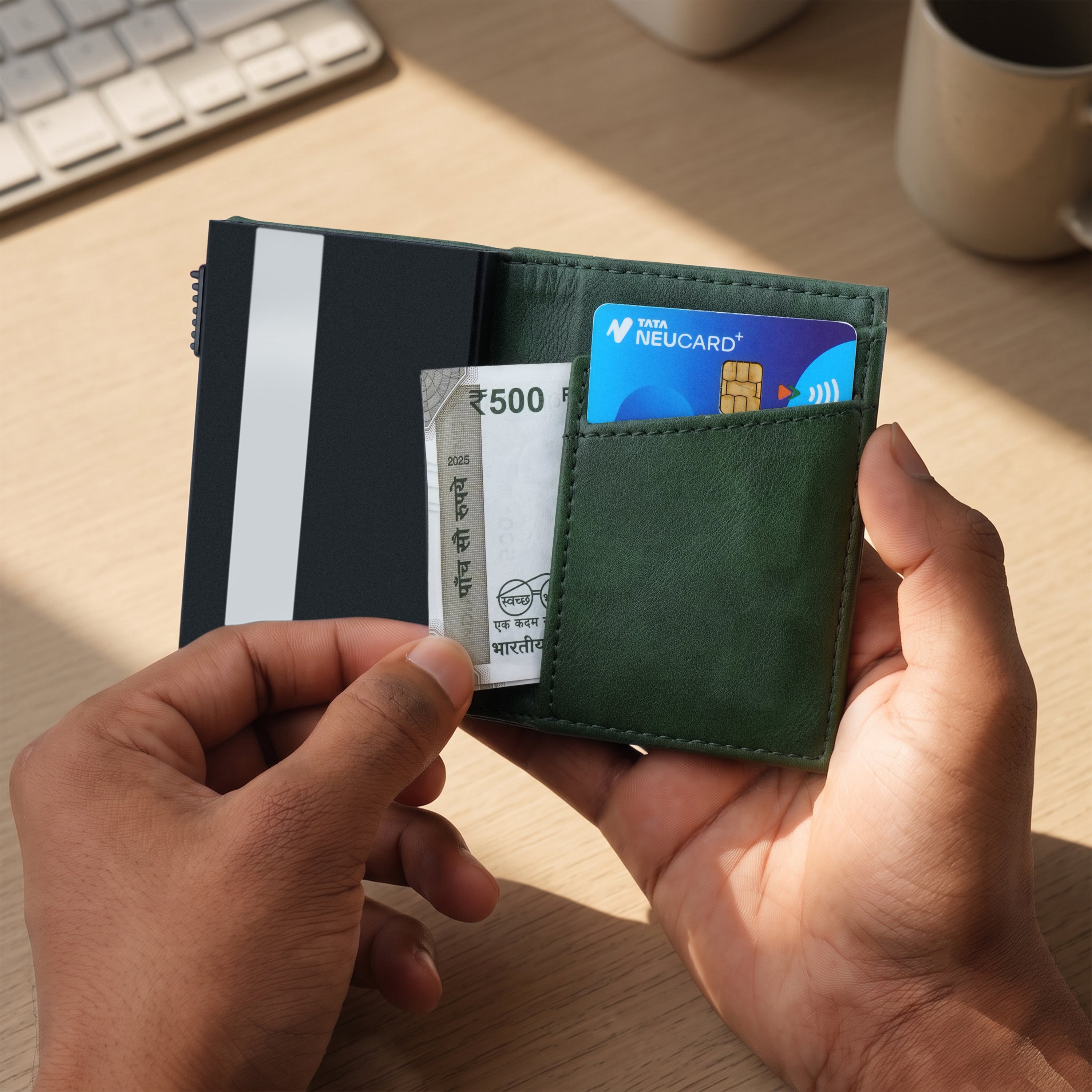 Aero Vault 2.0 RFID Protected Pop-Up Cardholder - Green
