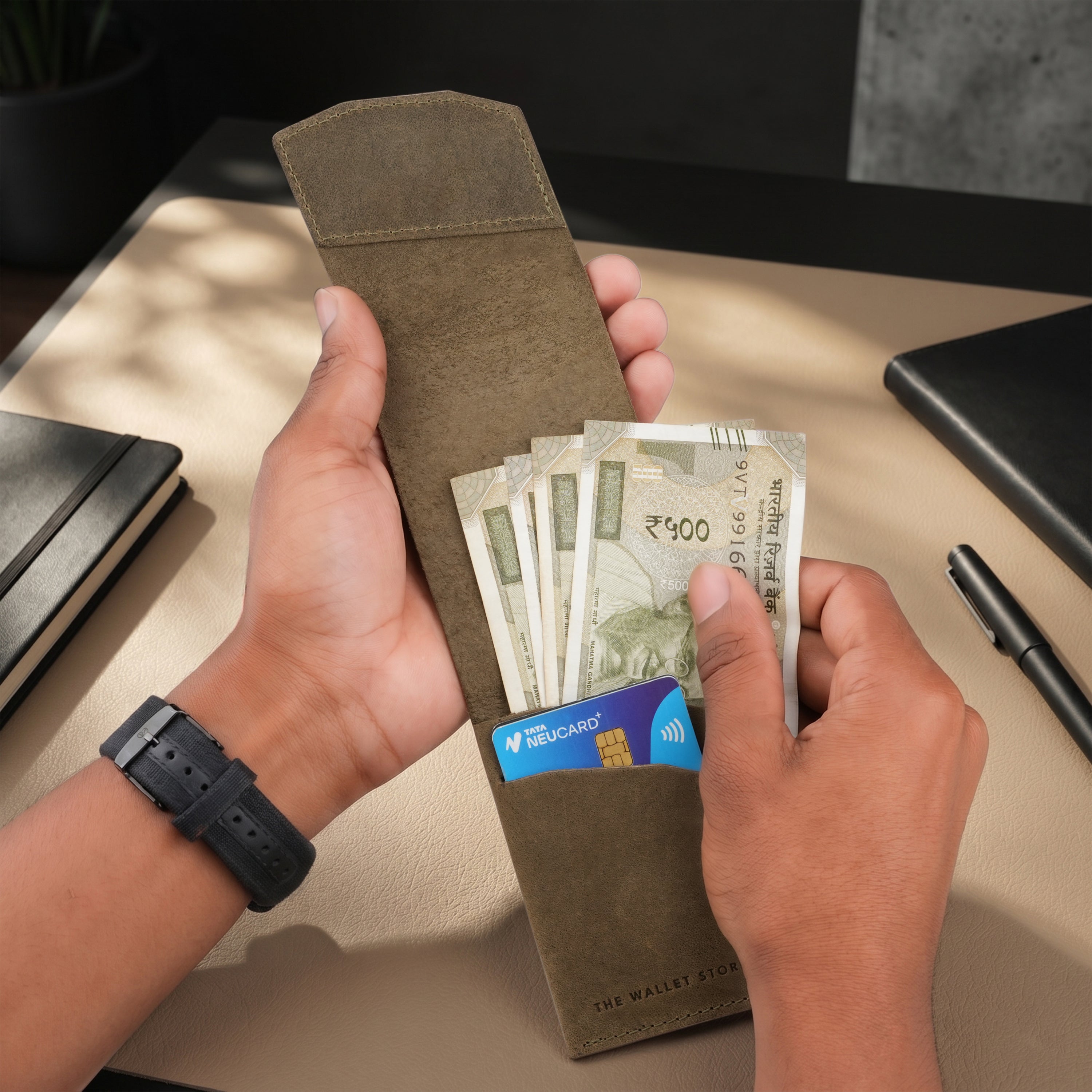 Flip Genuine Leather Wallet With Magnetic Closure - Green