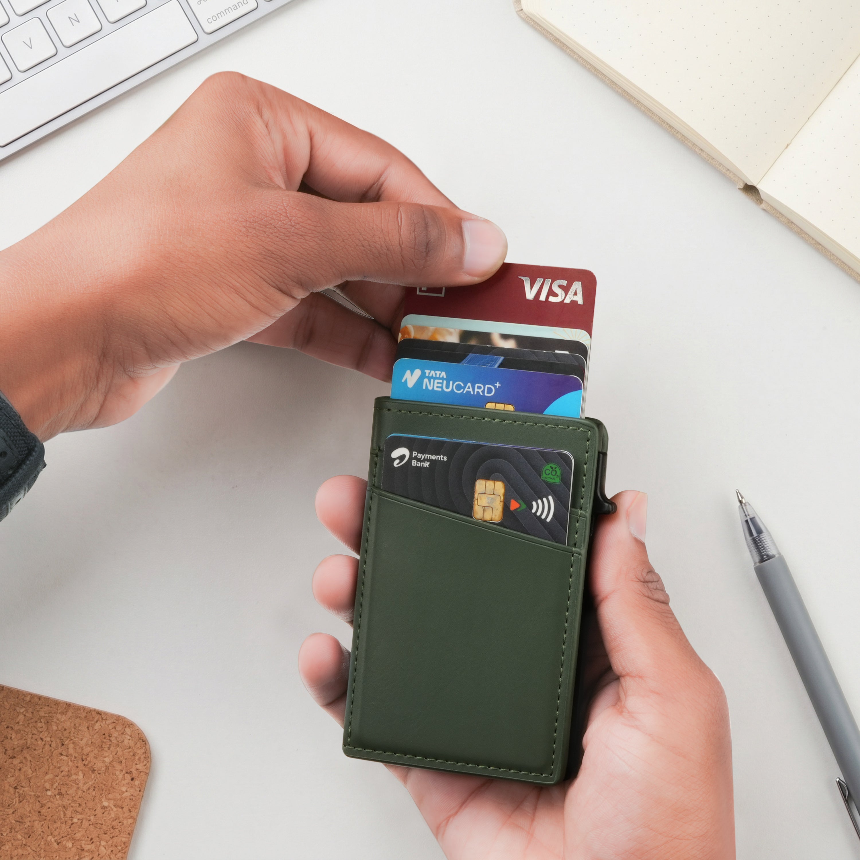 Aero Vault RFID Protected Pop-Up Cardholder - Green