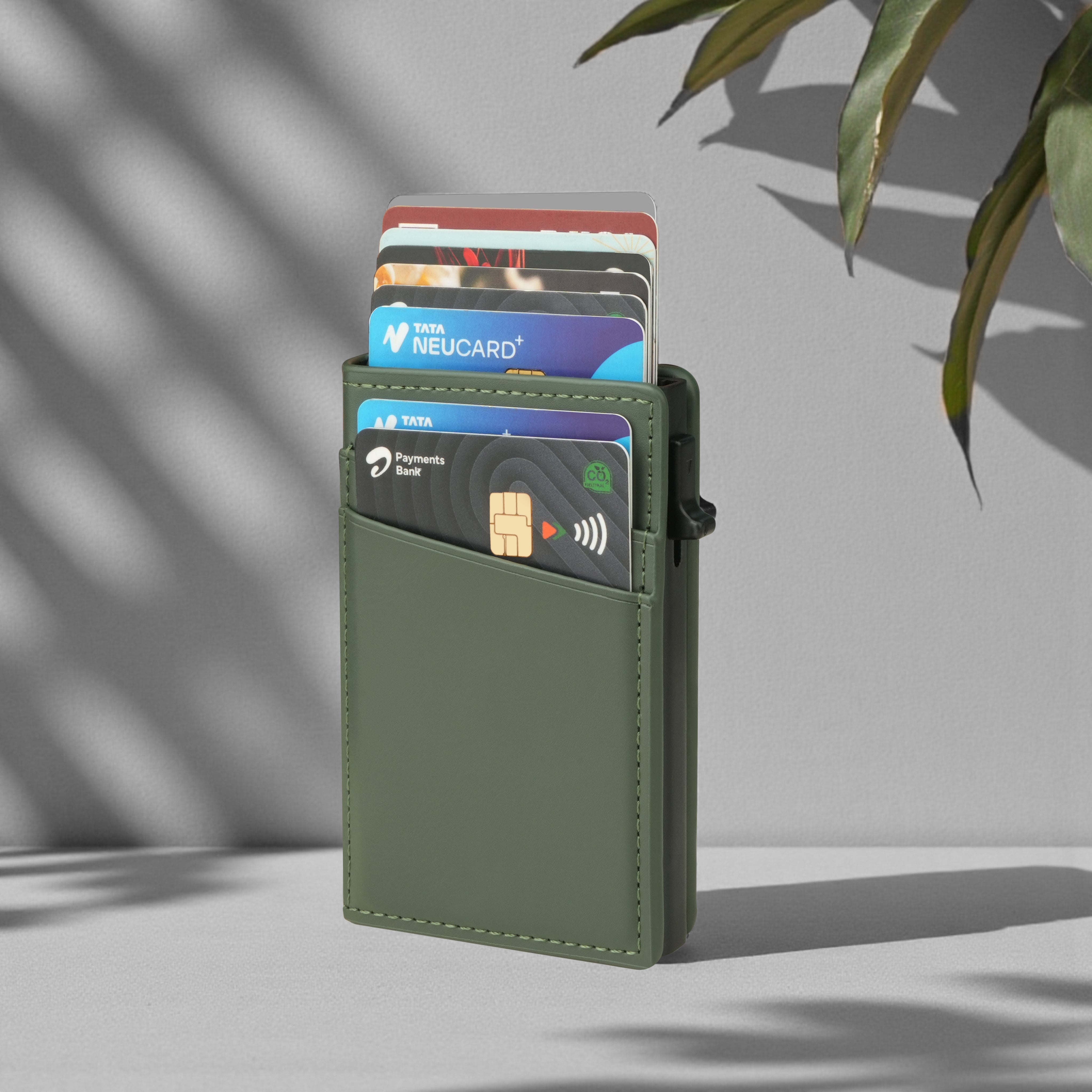 Aero Vault RFID Protected Pop-Up Cardholder - Green